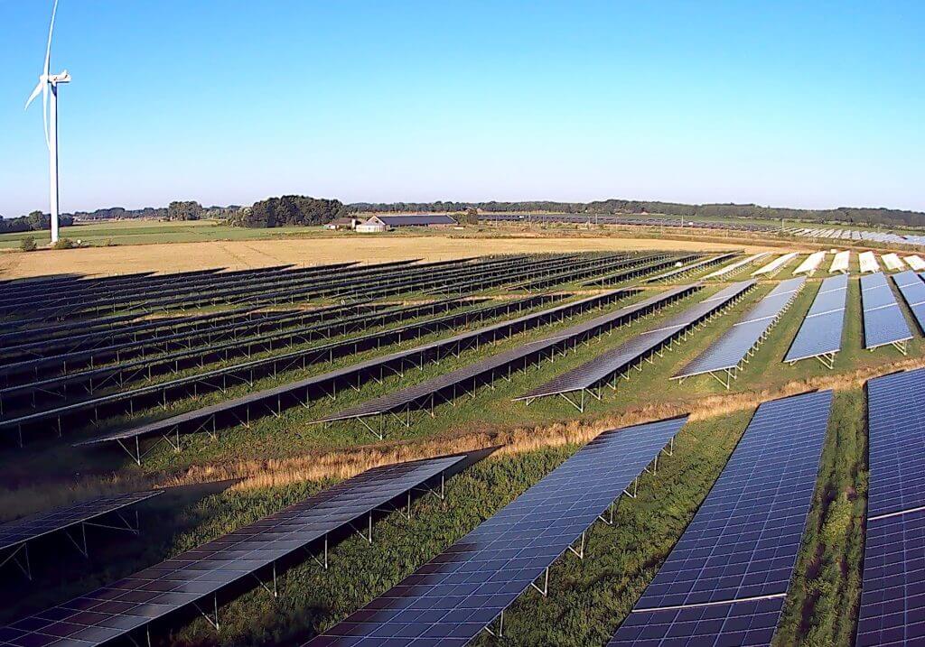 Solar farm Coevorderkanaal, NL