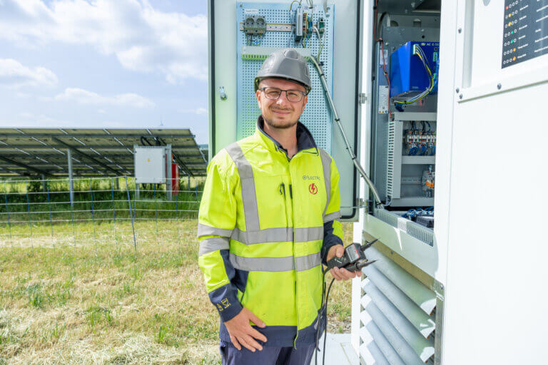 employee of BELECTRIC working with a construction helmet