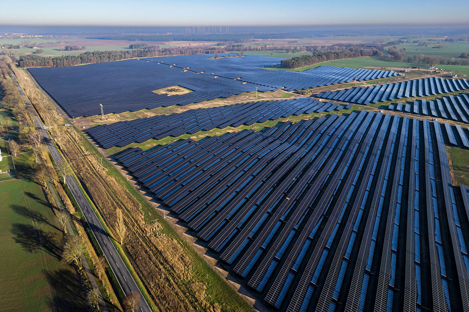 Der BELECTRIC-Solarpark in Borrentin, Deutschland, von oben