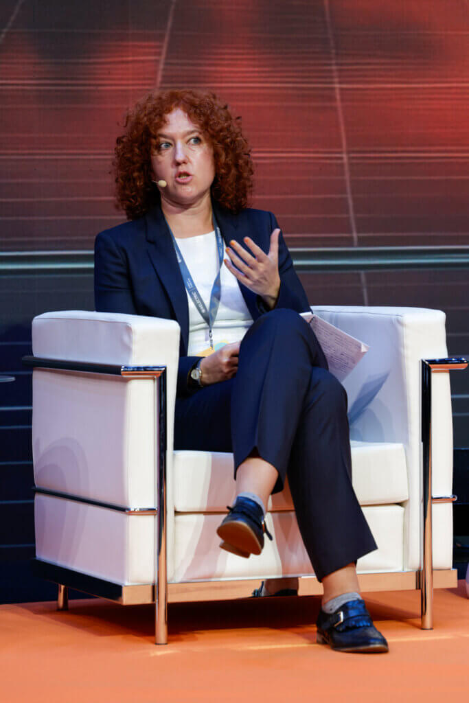 Paloma Méndez Pérez (BELECTRIC España CEO) during a panel discussion.