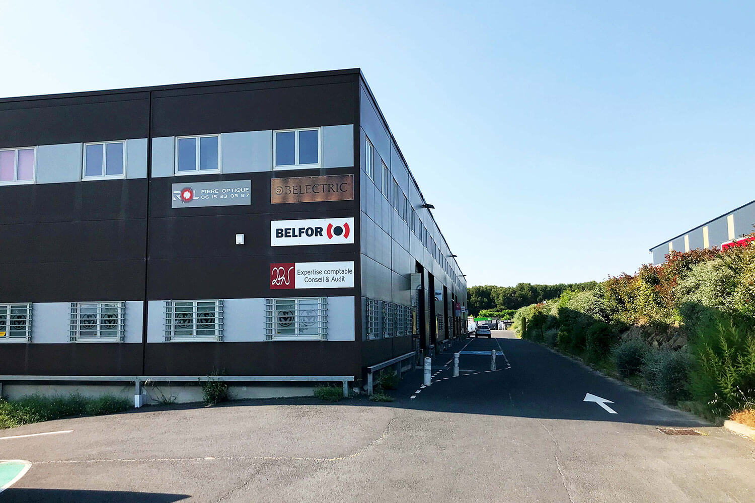 Das BELECTRIC-Büro in Vendres, France, von außen