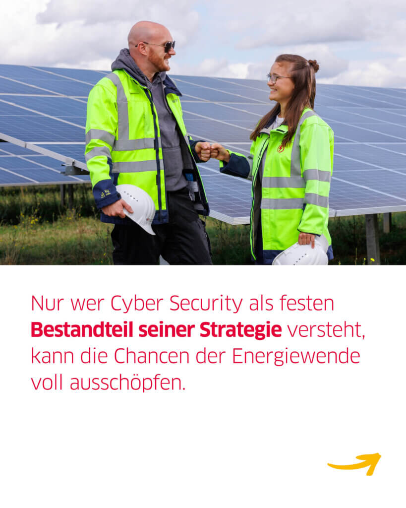 Zwei BELECTRIC-Mitarbeitende in Warnjacken stehen auf einem Solarpark und machen einen "Fist Bump". Darunter steht der Text: "Nur wer Cyber Security als festen Bestandteil seiner Strategie versteht, kann die Chancen der Energiewende voll ausschöpfen."
