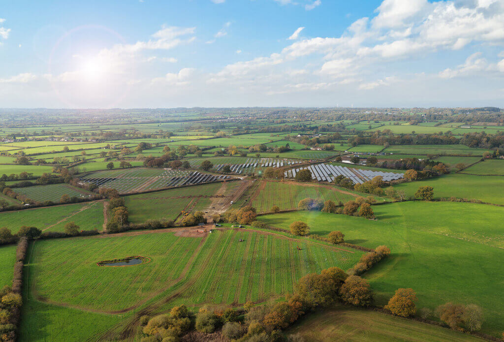 Baustelle eines aktuellen BELECTRIC‑Solarparks im Vereinigten Königreich – ein Beispiel für das wachsende UK‑Projektportfolio des Unternehmens
