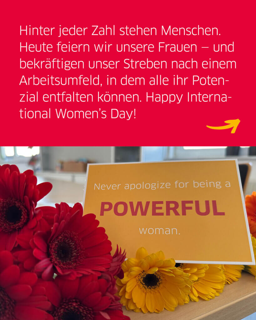 Auf rotem Grund steht der Text "Hinter jeder Zahl stehen Menschen. Heute feiern wir unsere Frauen - und bekrÀftigen unser Streben nach einem Arbeitsumfeld, in dem alle ihr Potenzial entfalten können. Happy International Women's Day!". Darunter ist ein Bild mit Blumen und einer Postkarte zu sehen.