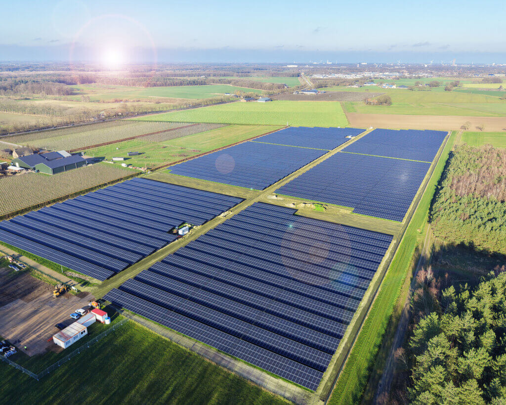Der in den Niederlanden von BELECTRIC gebaute Solarpark Goirle aus der Vogelperspektive
