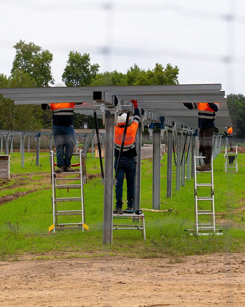 Agrivoltaic system combining crop cultivation and solar energy generation at BELECTRIC's Cassà 3 project in Cassà de la Selva, Spain.